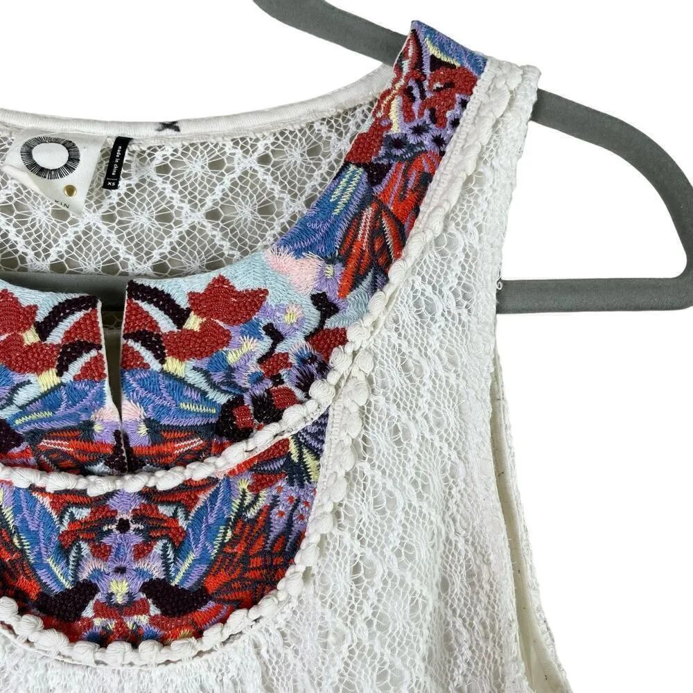 Anthropologie‎ Akemi + Kin Ara Embroidered White Lace Top, Size XS - Image 5