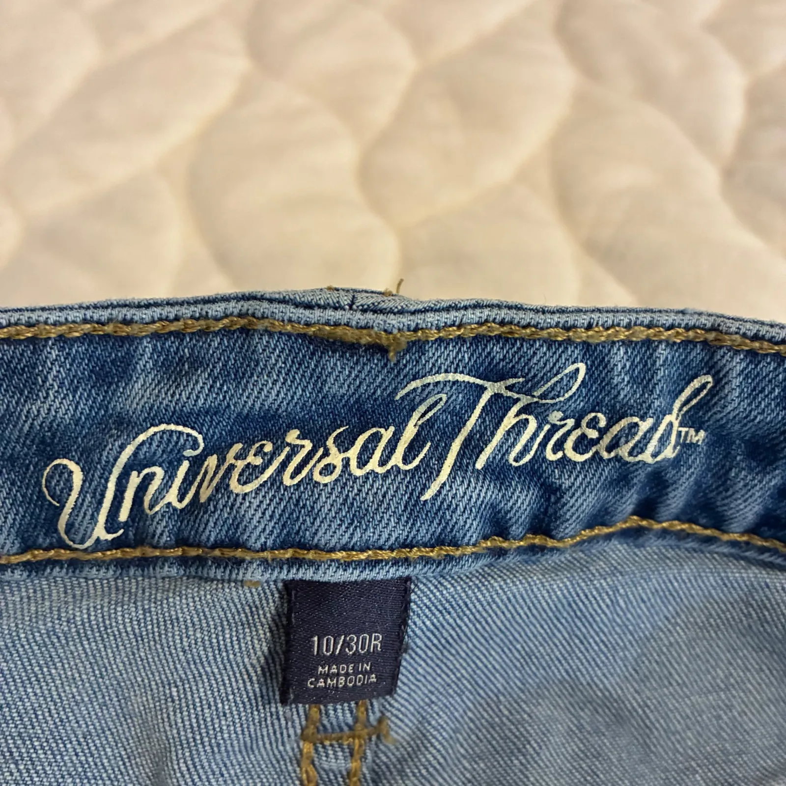 Universal Thread Denim Shorts High Rise Kick Boot Crop‎ Raw Hem Size 10 - Image 4