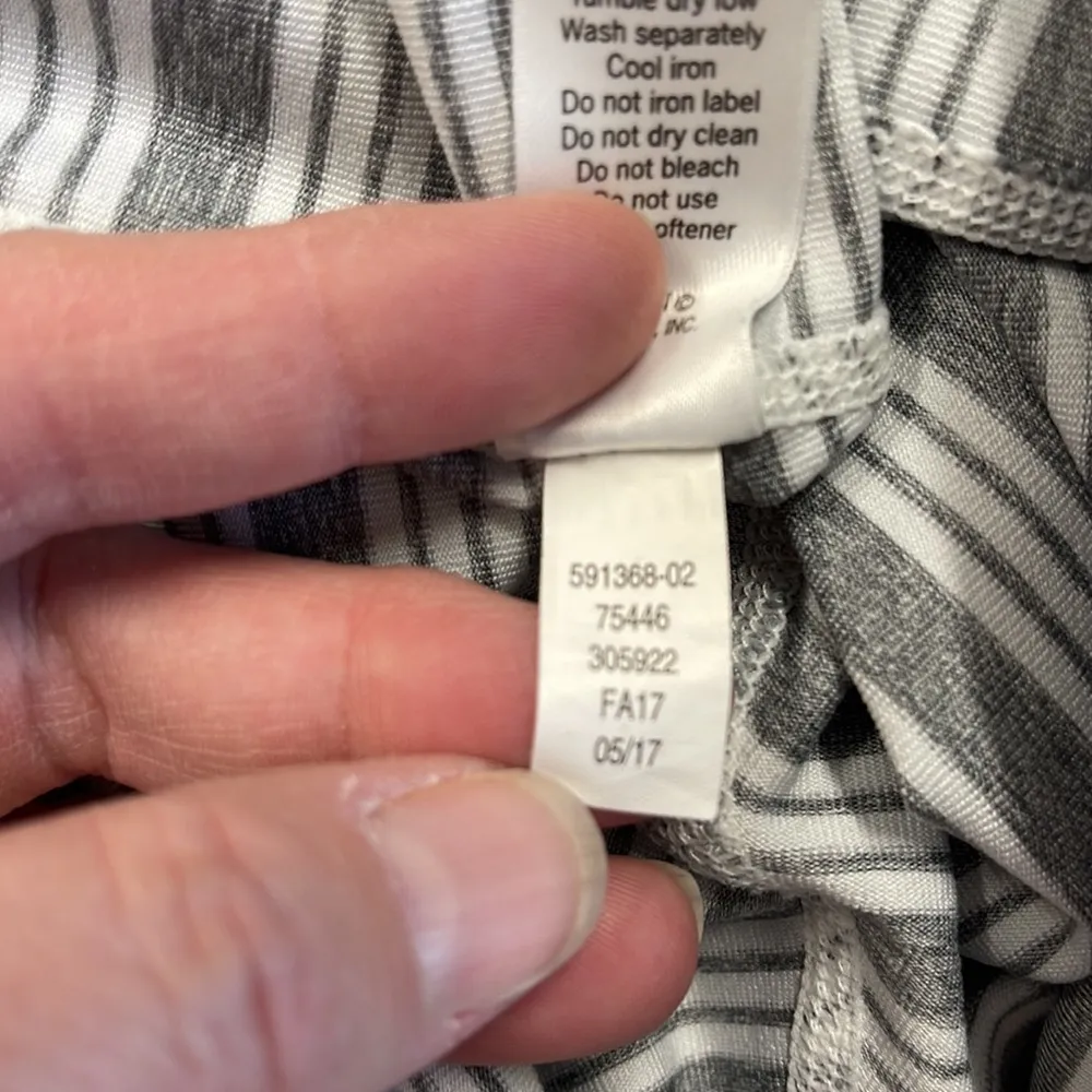 S // Athleta White and Gray Striped Capri Leggings - Image 7