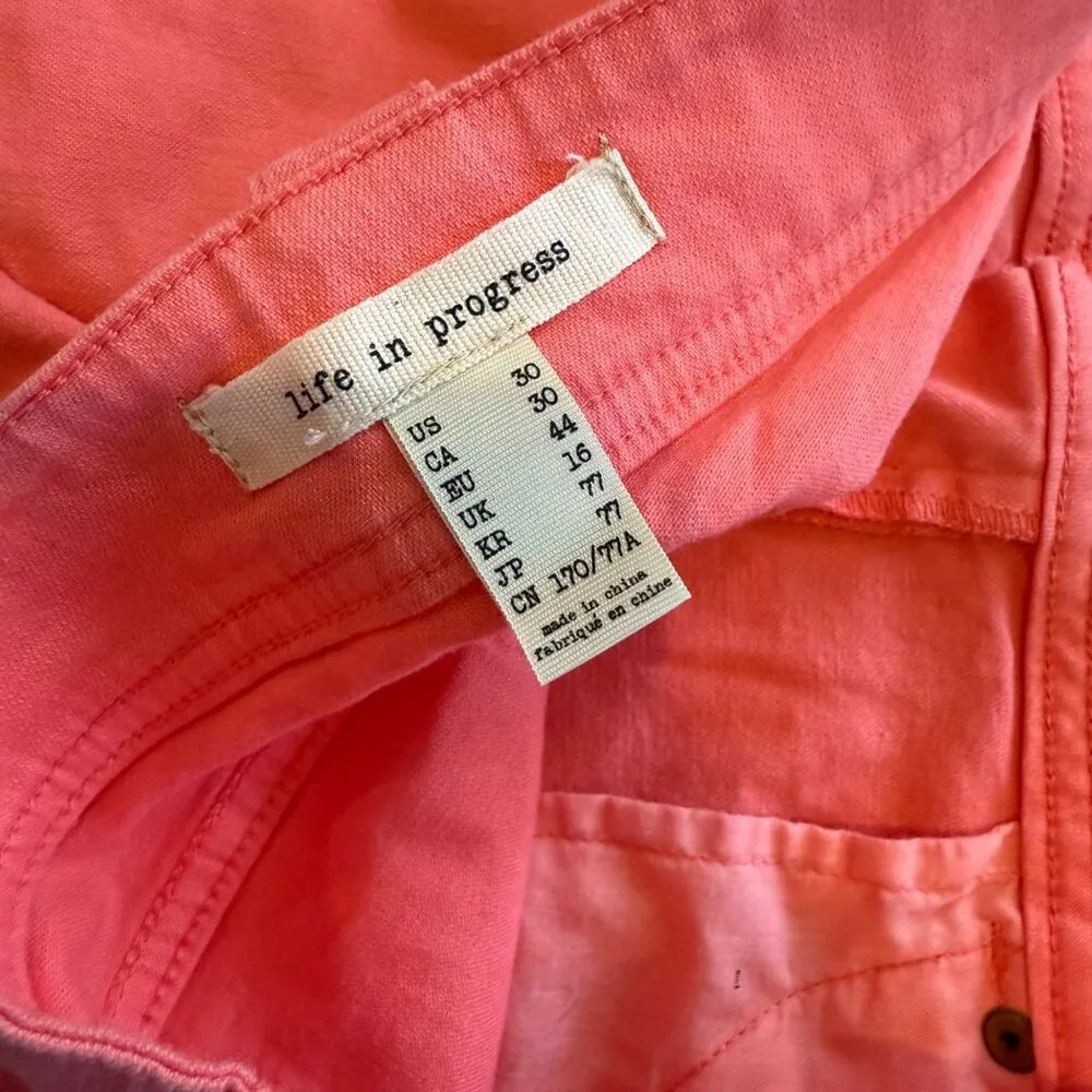 Life In Progress Coral Pink Cuffed Denim Shorts Size 30 - Image 3