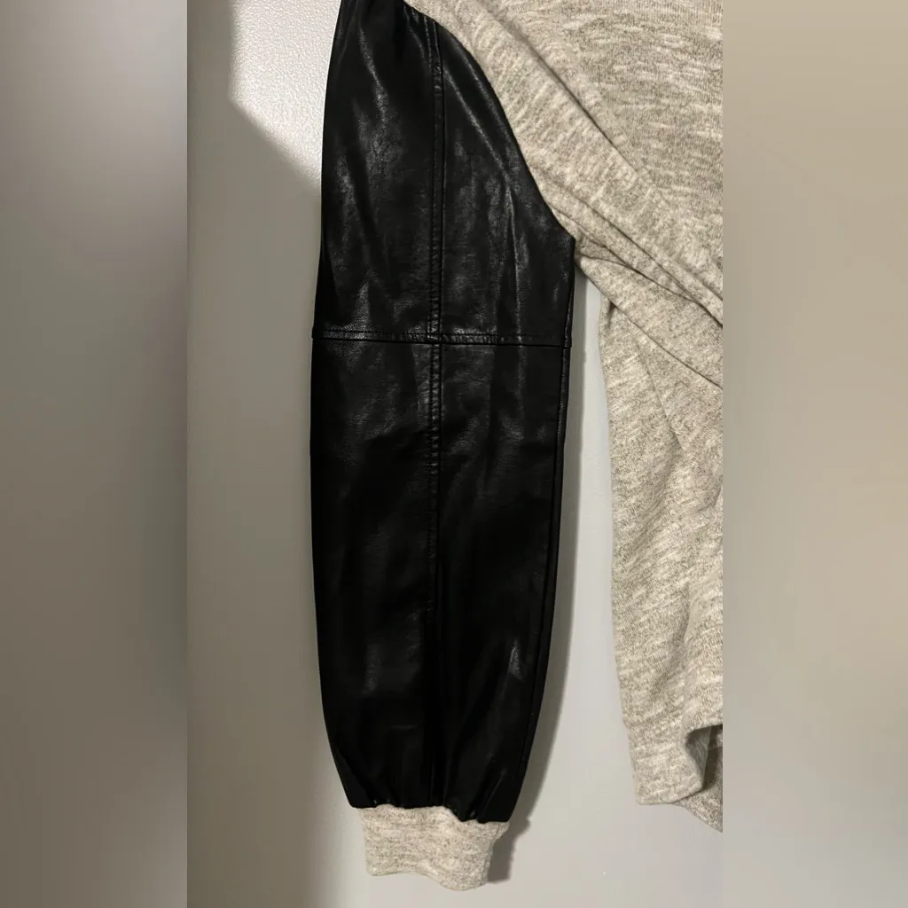 THML Gray and Black Sweatshirt - Image 4