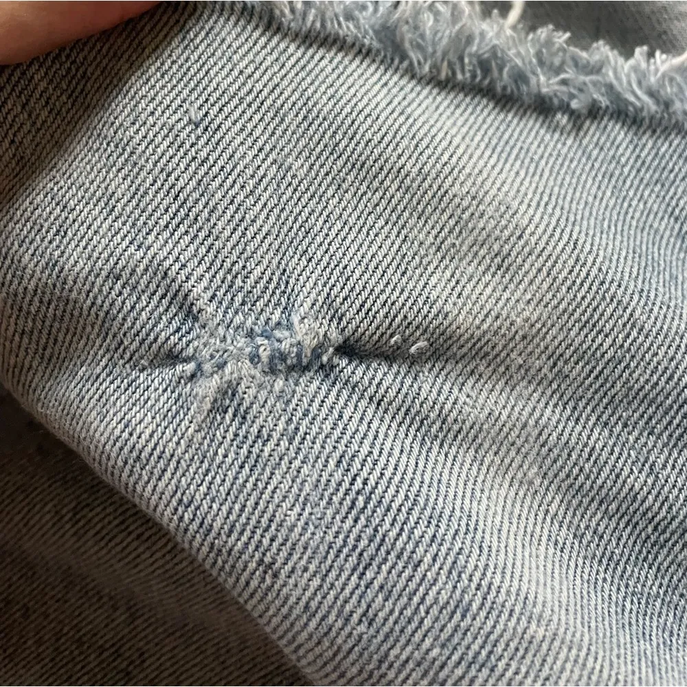 Vintage Levi’s 550s cut offs 90s vintage light wash jeans - Image 7