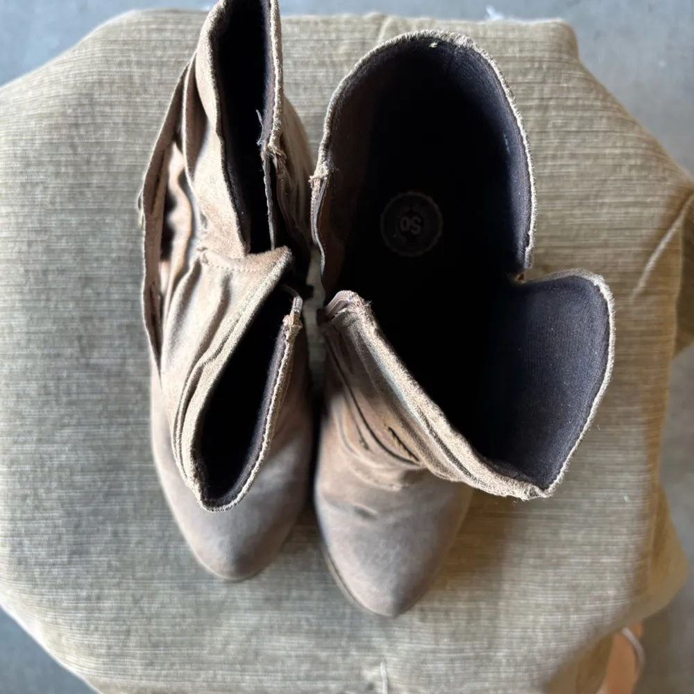 Women’s Tan Ankle Boot with Heel - Image 2