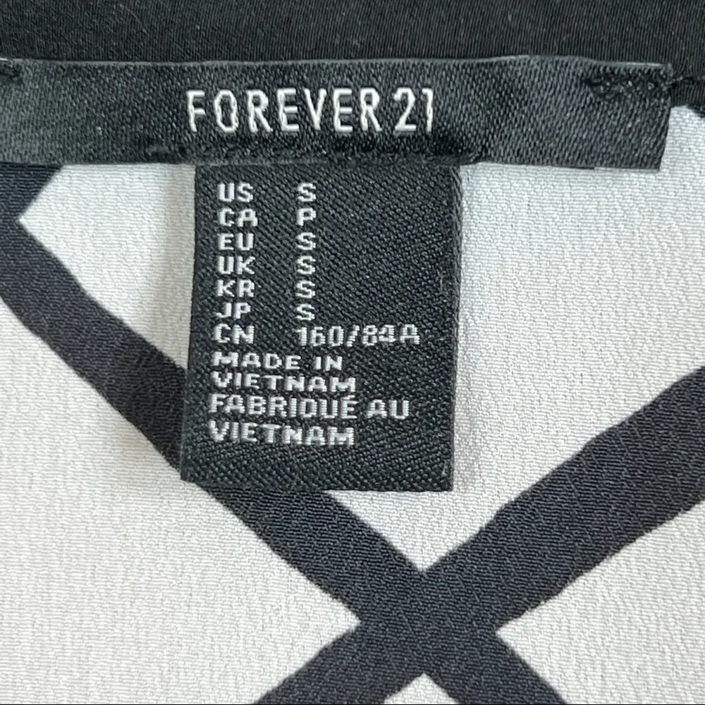 Forever 21  Size Small Black & White Checker Board Square Print w/Button … - Image 6