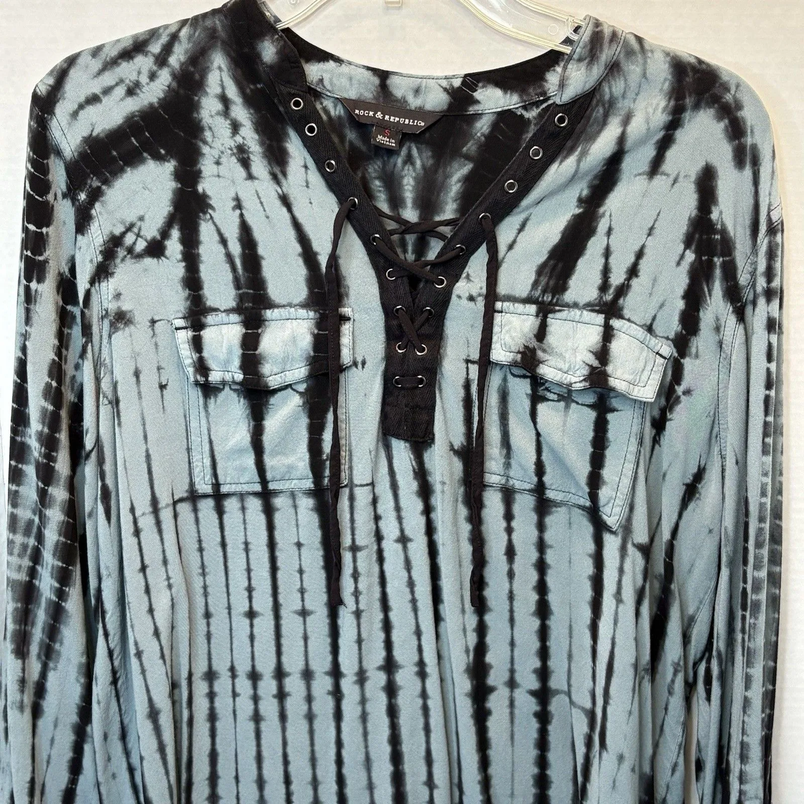 Rock & Republic Sage and Black lace up blouse SZ Small Grunge Y2K Edgy Goth - Image 2