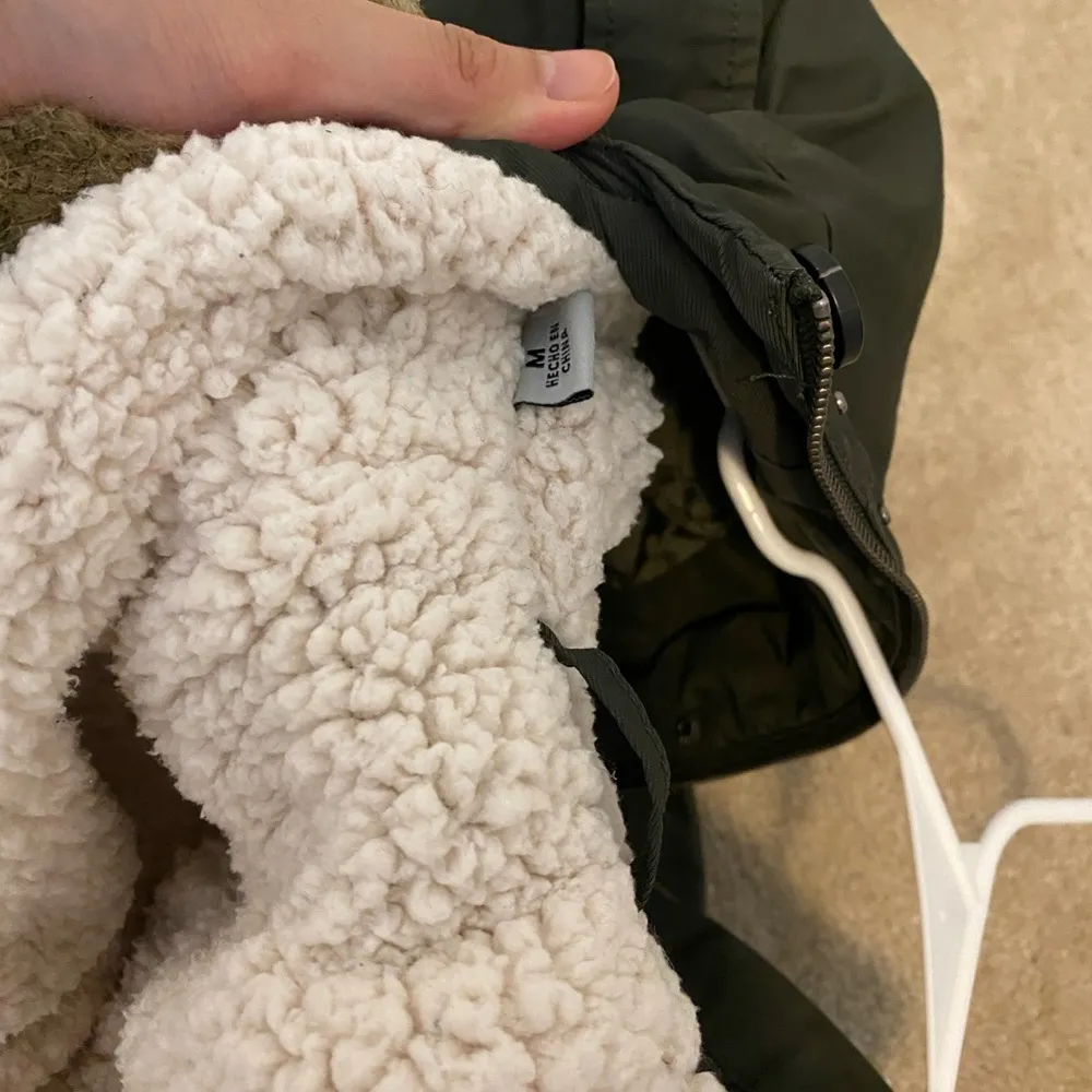 Levis Jacket Womens Medium Green Faux Fur Hooded Sherpa Lined Nylon Parker - Image 6