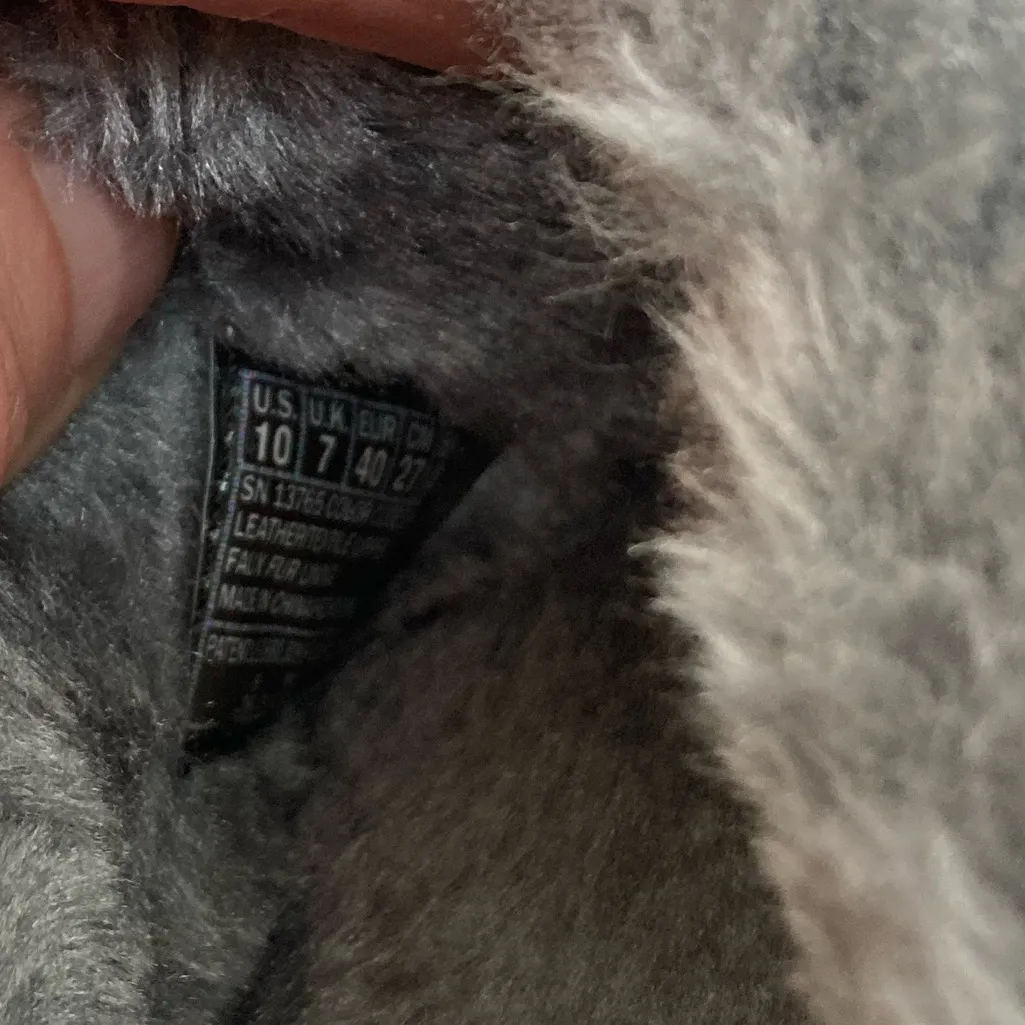 Skechers Memory Foam Fit Gray Suede Faux Fur Lined Mule Slippers - Image 4