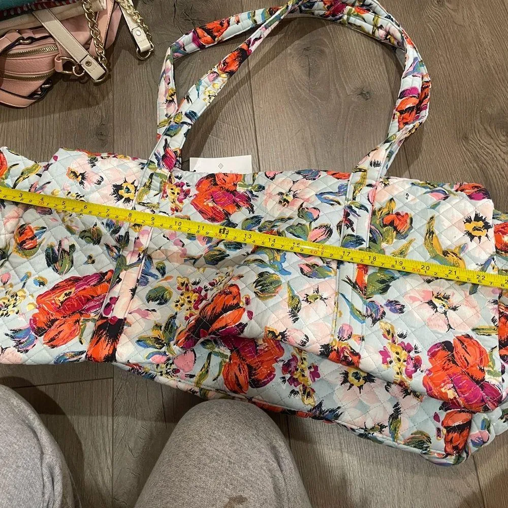 Floral Quilted Shoulder Bag. Large tote/duffle. - Image 3