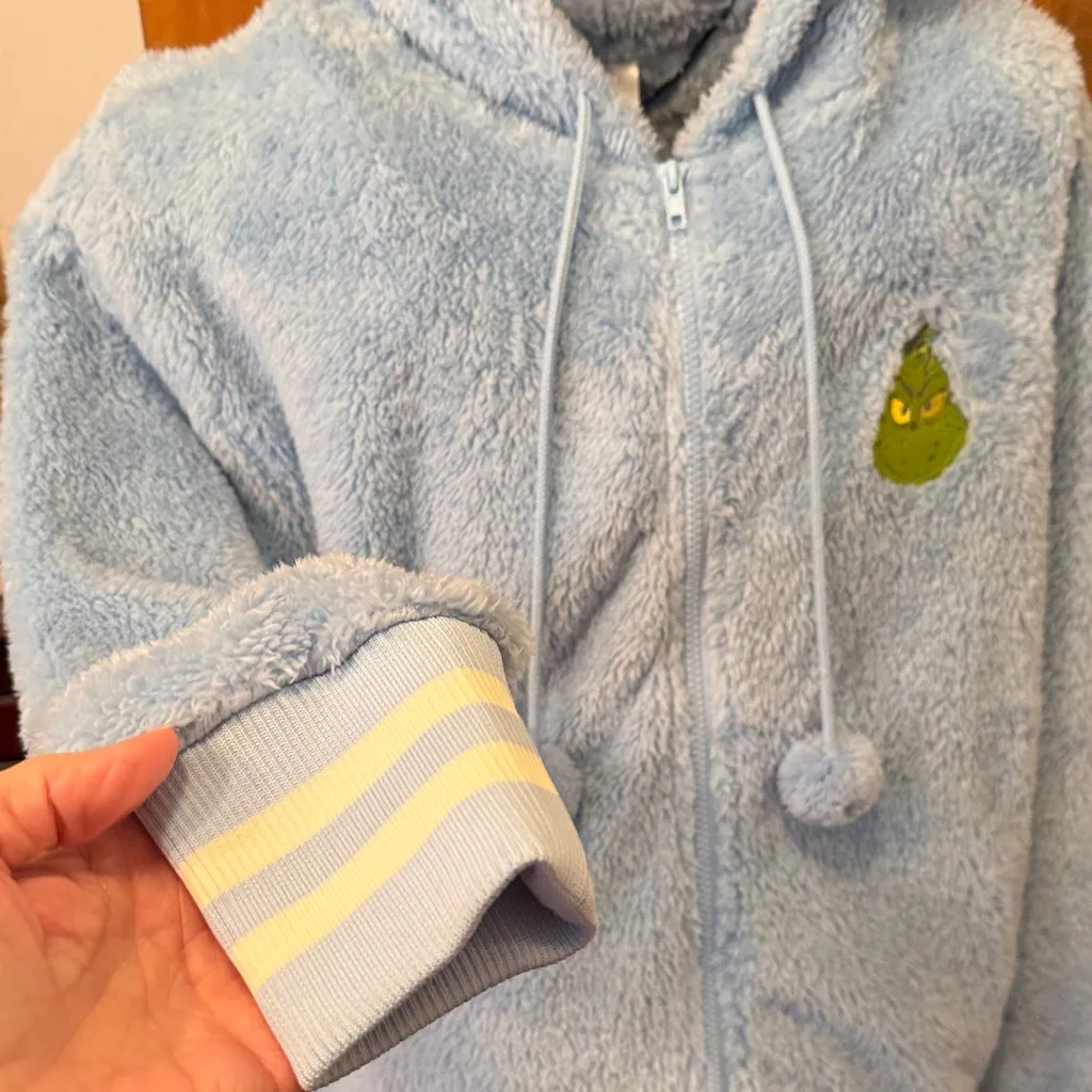 ✅✅✅BOGOHO ✅✅✅Baby Blue Dr. Seuss GrinchFuzzy Hoodie with Character Patch - Image 4
