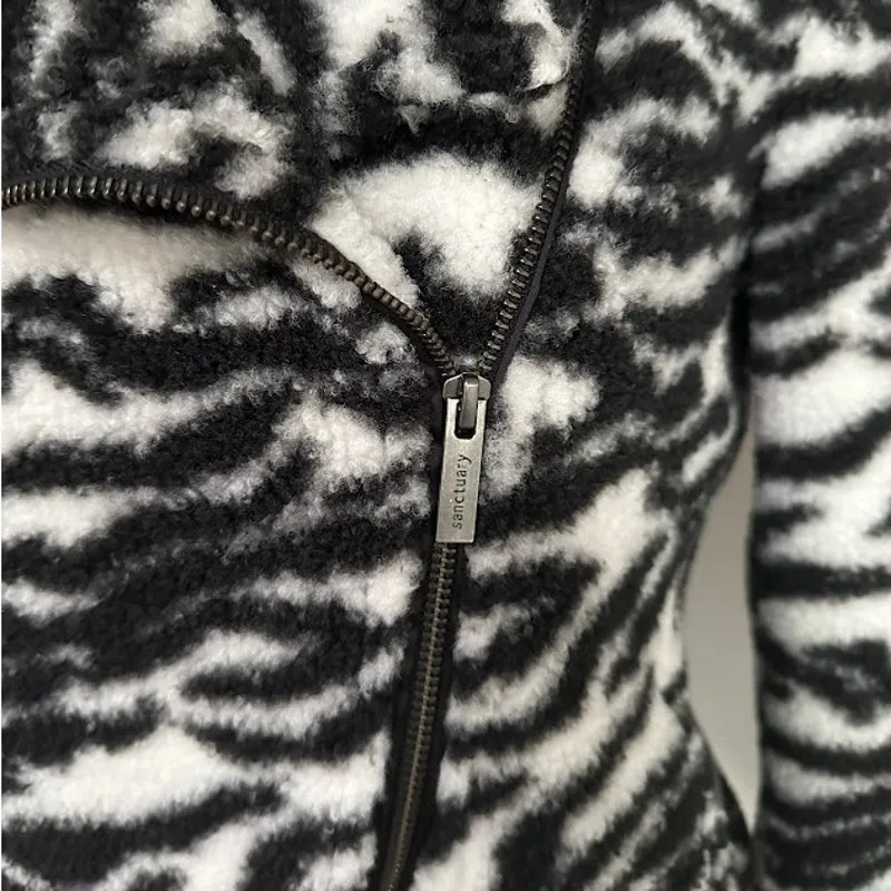 Sanctuary Abstract Moto Jacket Textured Tiger Teddy Fleece Black and White Small - Image 7