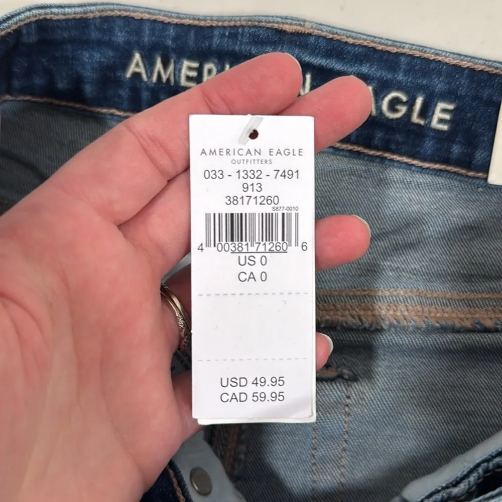 American Eagle Outfitters Blue Jean Midi Shorts with Distressed Hem Size 0 NWT - Image 11