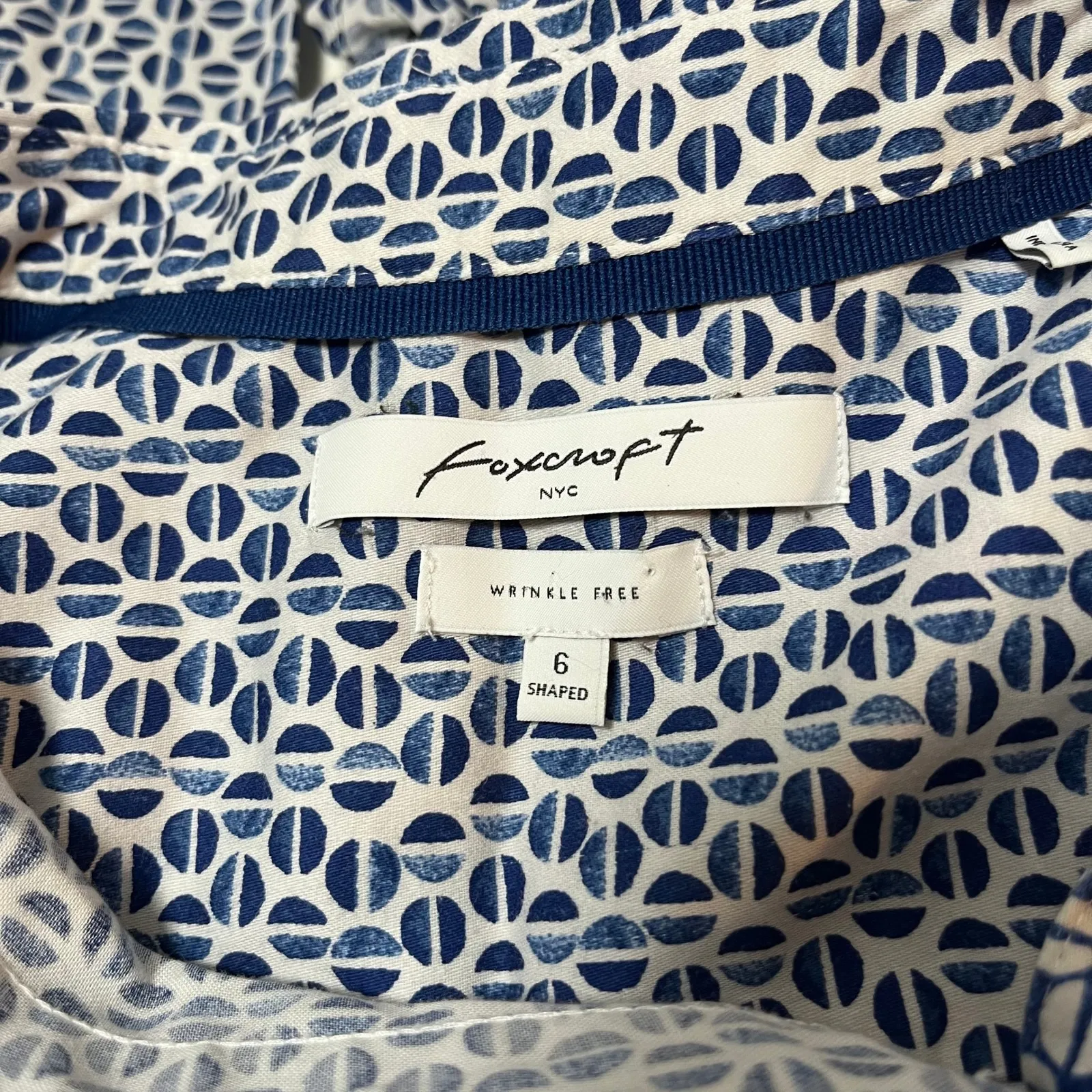 Foxcroft Wrinkle Free 3/4 Sleeve Button Blouse Sz 6 Blue White Business Casual - Image 3