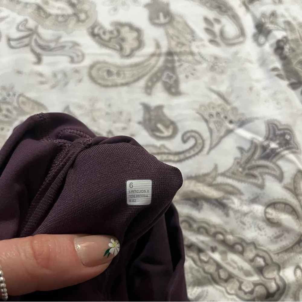 align 4” biker shorts grape thistle size 6 - Image 5