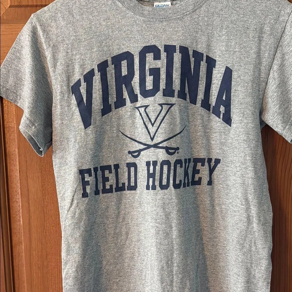 University of Virginia Size Small Gildan Gray Virginia Field Hockey Tee Shirt - Image 2