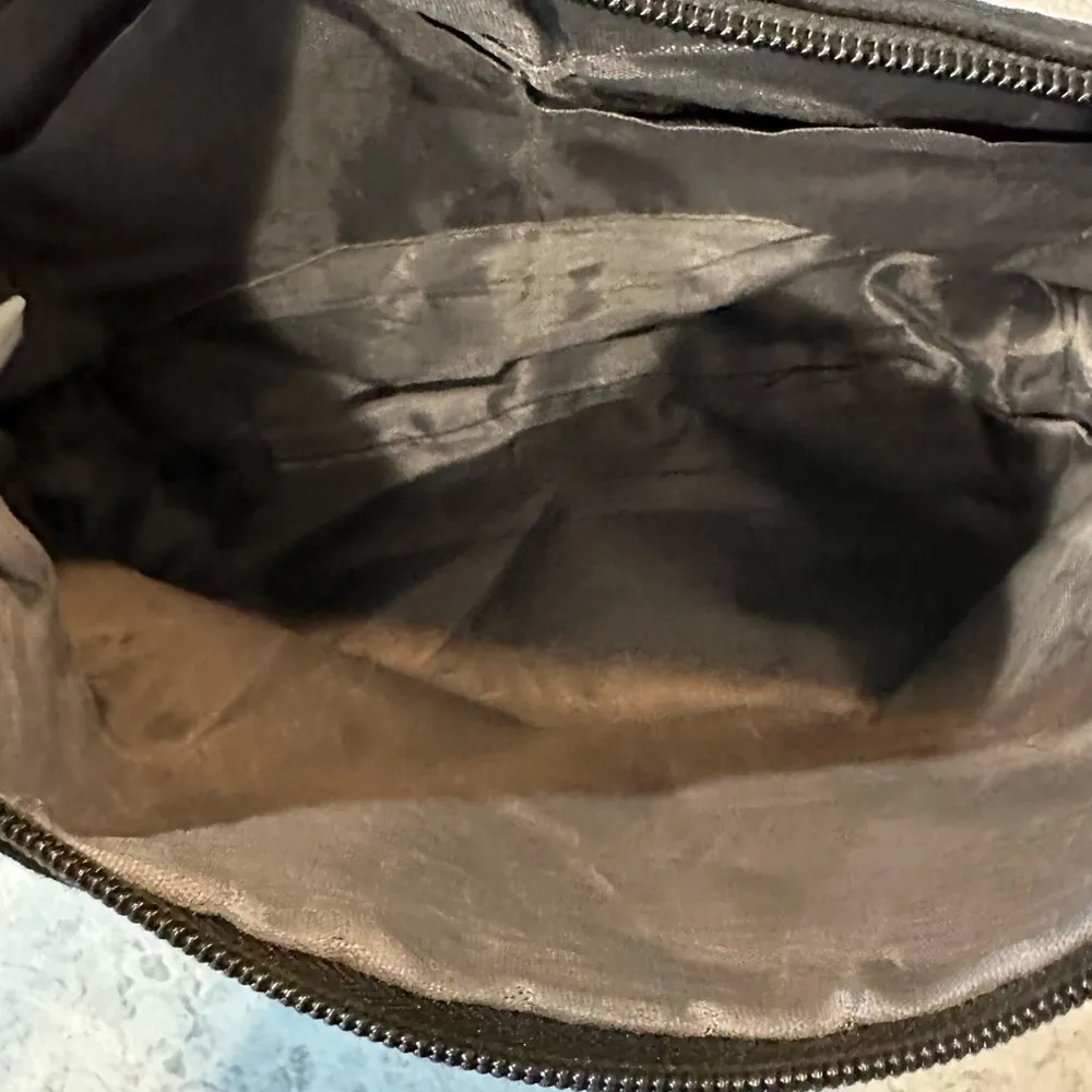 Weinuoshi‎ Original Design Cow Print Bag With White Chain - Image 6