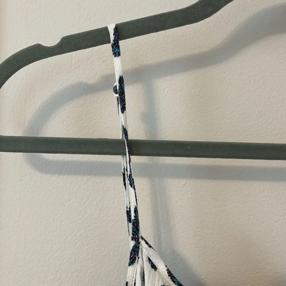 American Eagle maxi dress in size Medium - Image 4