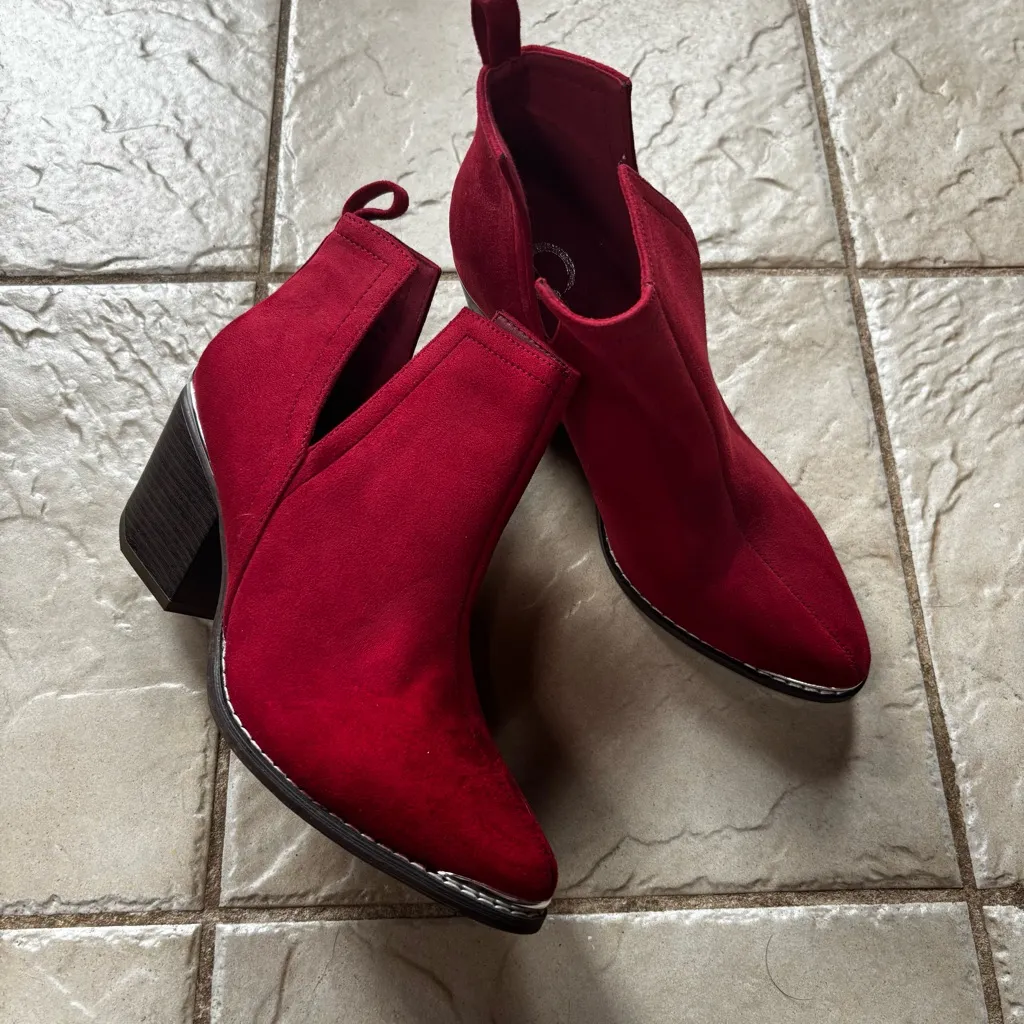 Journee Collection isla red ankle booties Sz 7.5 - Image 2