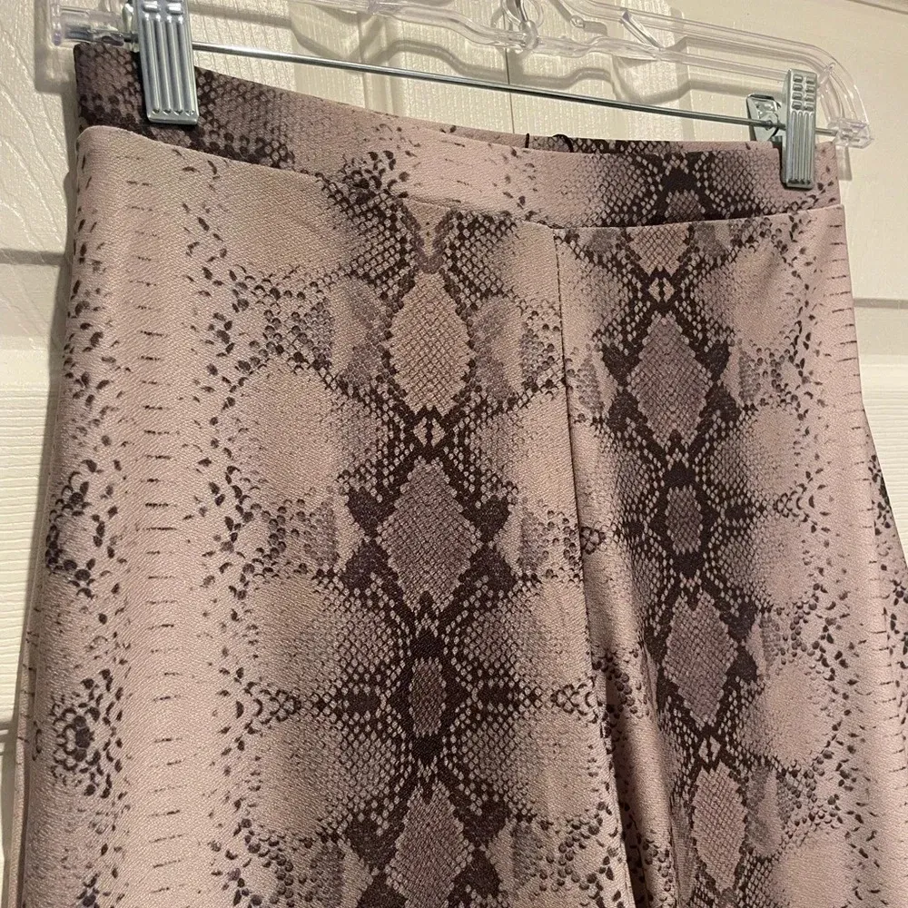 NWT Boohoo Wide Leg Snake Print Stretch Pants - Image 2