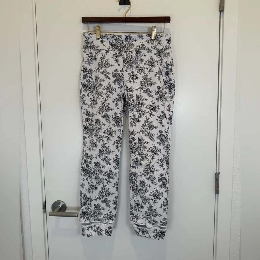 Van Heusen Black and White Floral Pants Cropped Leggings Stretch - Image 2