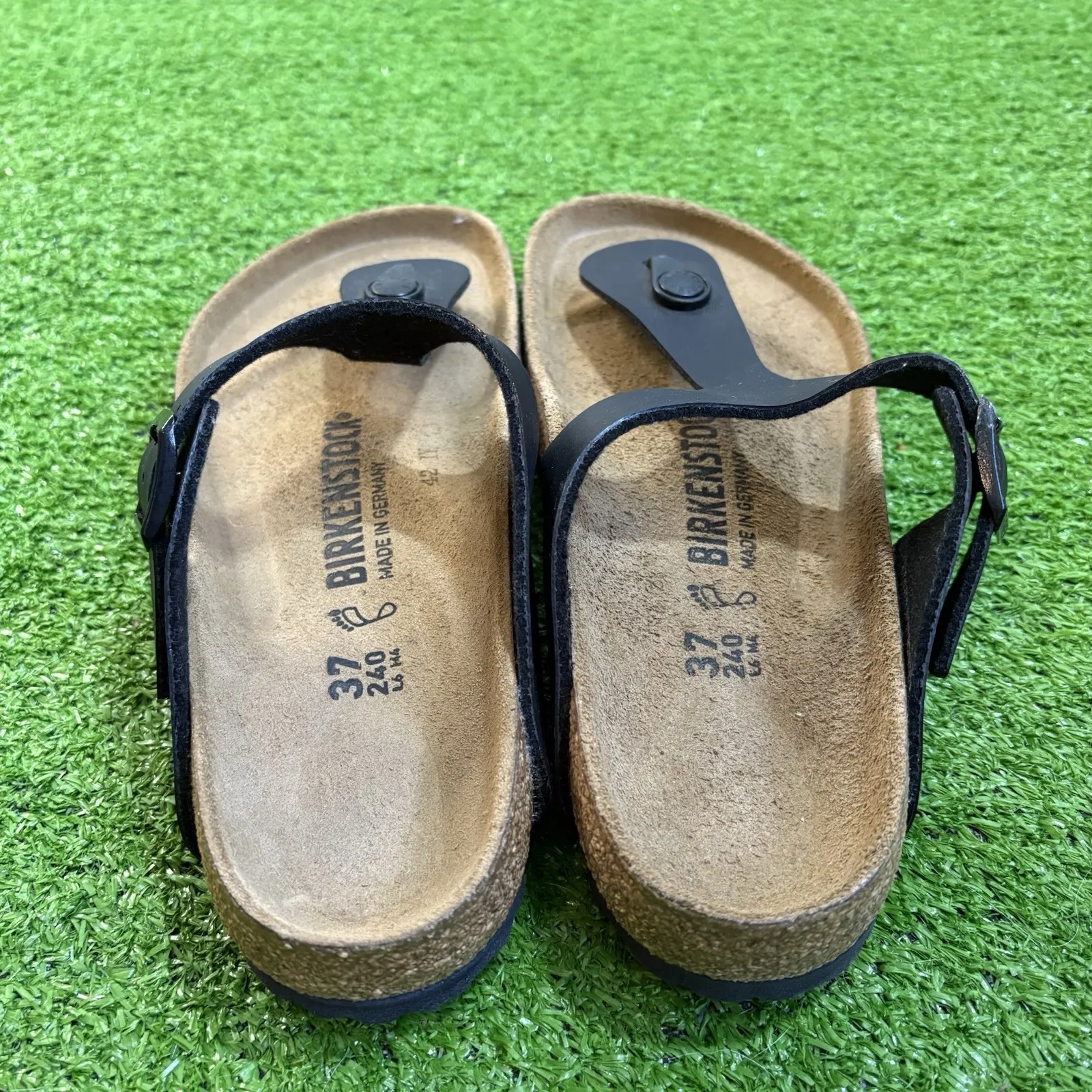 Birkenstock‎ Women 37- 6.5 Gizeh Patent Leather Black Strap Sandal Buckle NWOB - Image 2