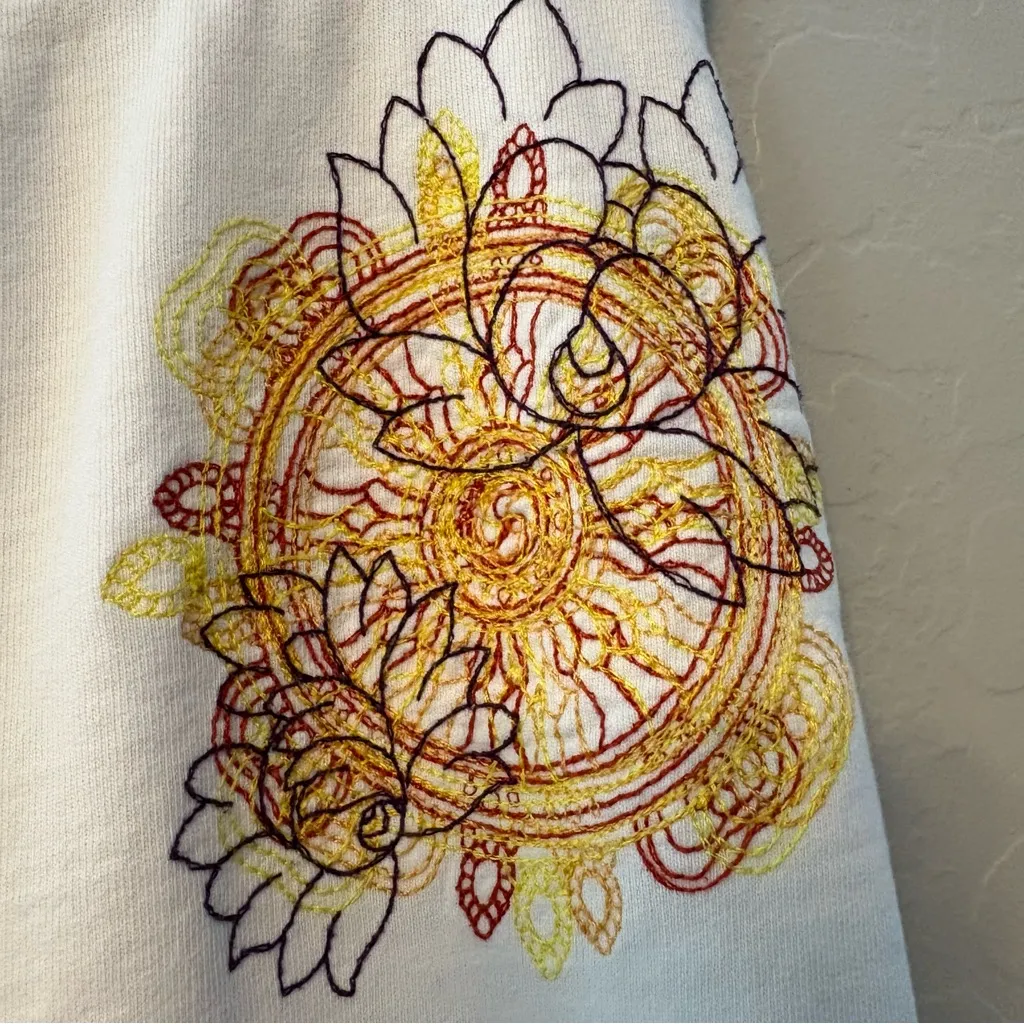 Lucky brand vintage y2k white embroidered buddha capri sweatpants small - Image 5