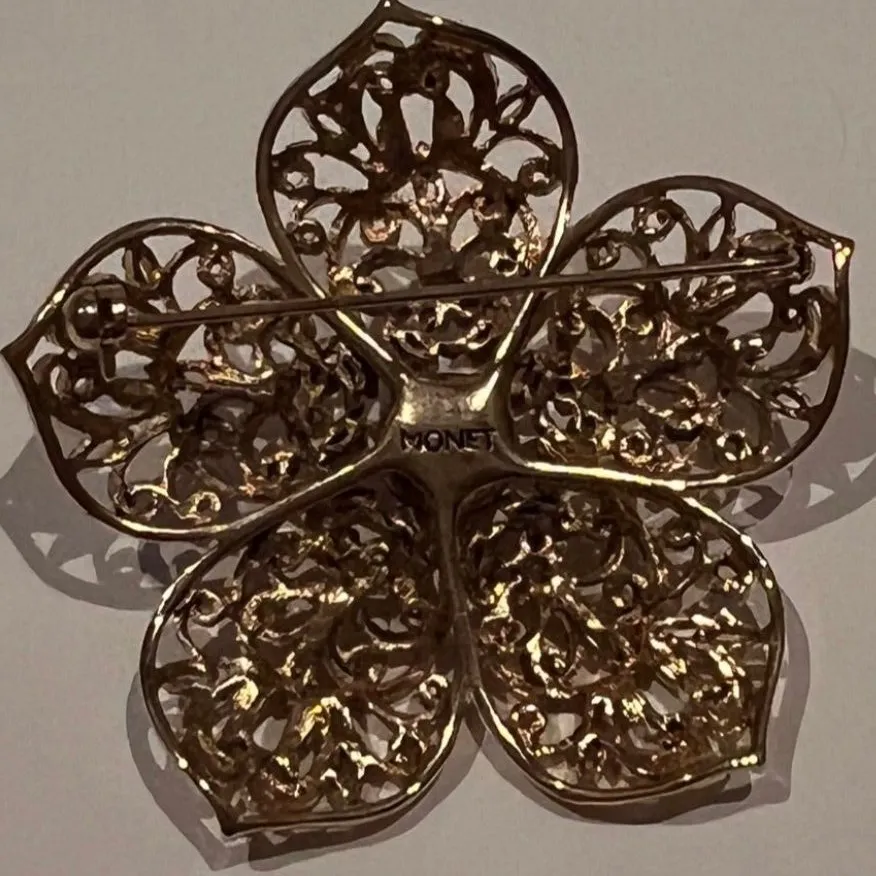 Vintage Monet brooch goldtone filigree flower with a amber brown center bead - Image 6