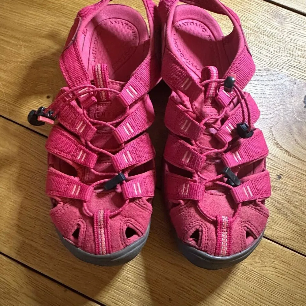 Keen Clearwater CNX Raspberry sandal size 8 - Image 4