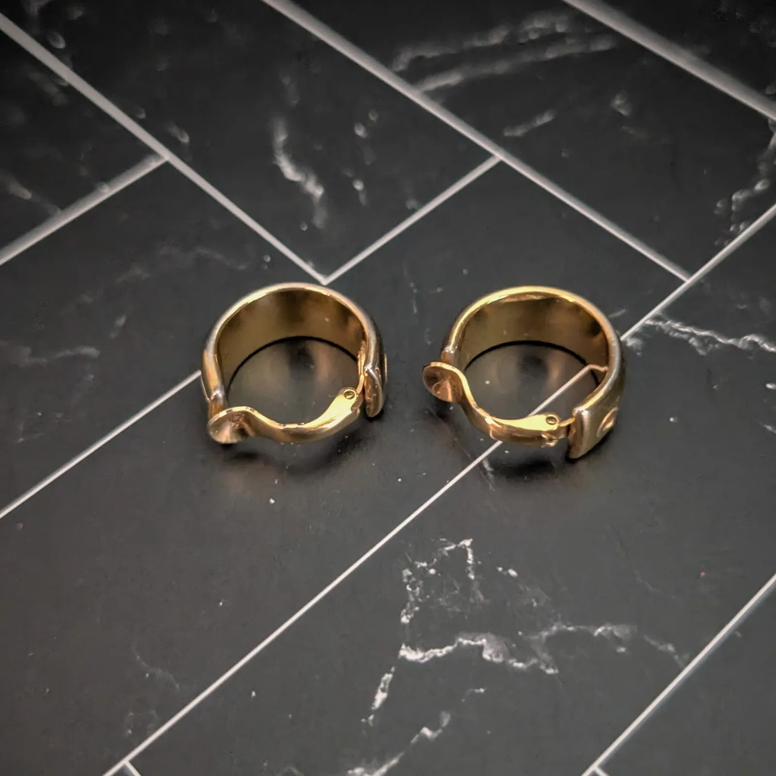 Vintage Clip On Earrings 0.75" Chunky Gold Tone Stylish Hoops - Image 3