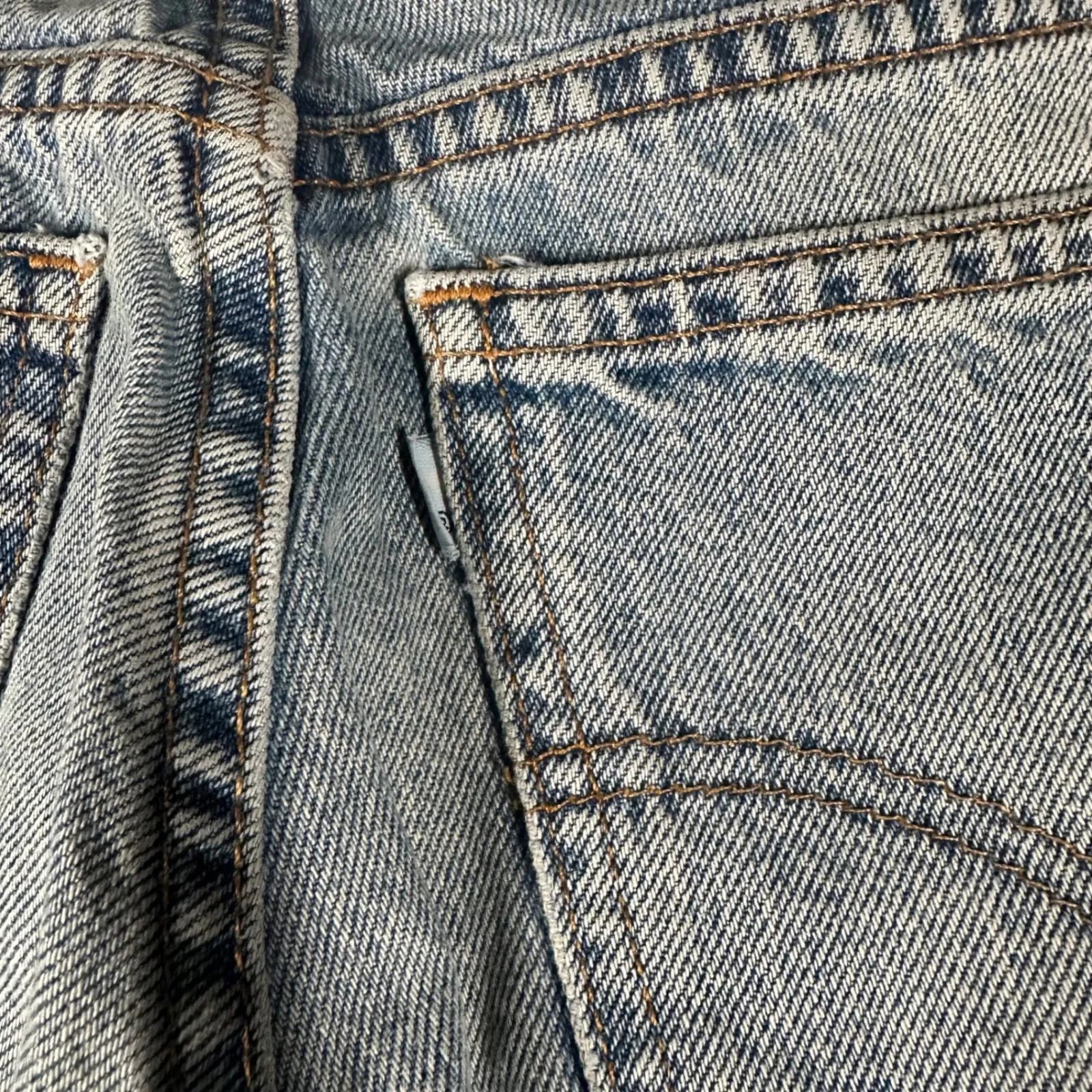 Vtg Levis 950 Relaxed Fit Tapered Leg Jeans Womens 11 JR Light Wash Stained - Image 15