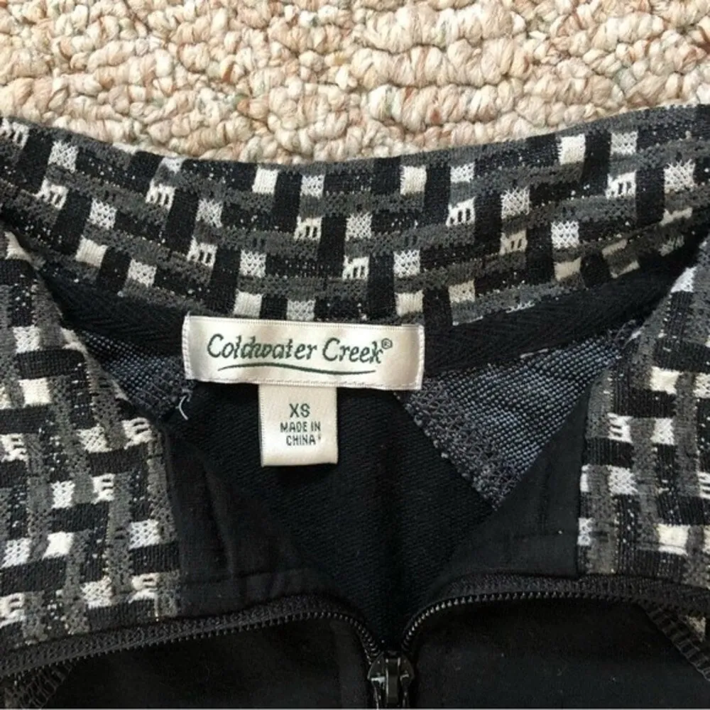 Coldwater Creek Black and Gray Tracksuit - Image 8