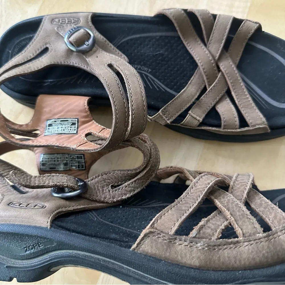 Keen Rialto II Naples Sandals In Plaza Taupe/Bungee - Image 4