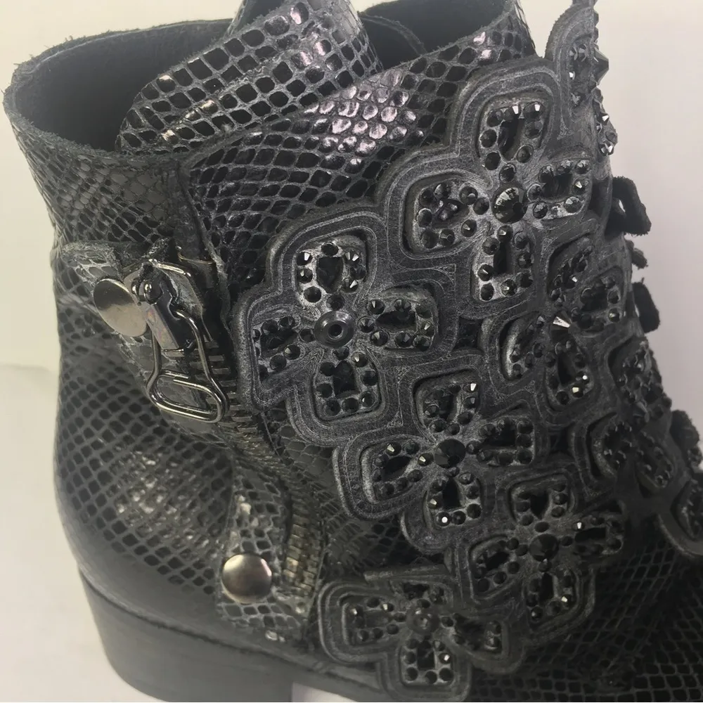 New Sheridan Mia Black Leather Floral Applique Ankle Boots Women's 37/7 Snake - Image 3