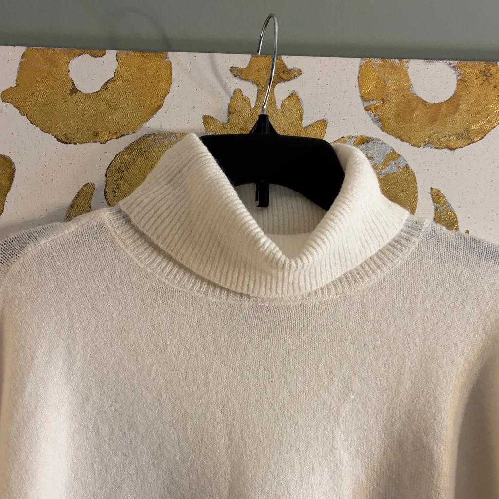 Vince Camuto Size Large Elegant White Turtleneck Sweater - Image 2