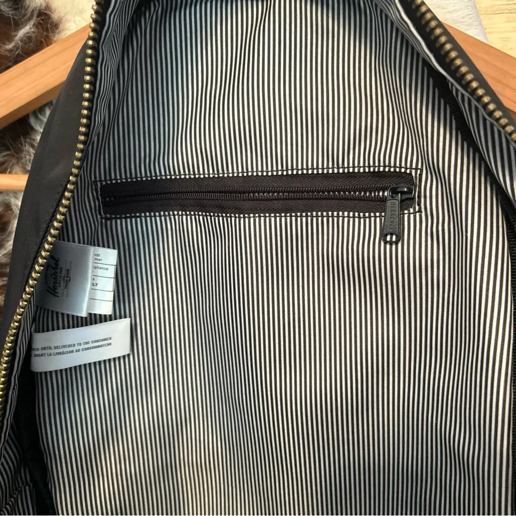 NWOT Herschel Supply Company Classic Black Backpack - Image 4