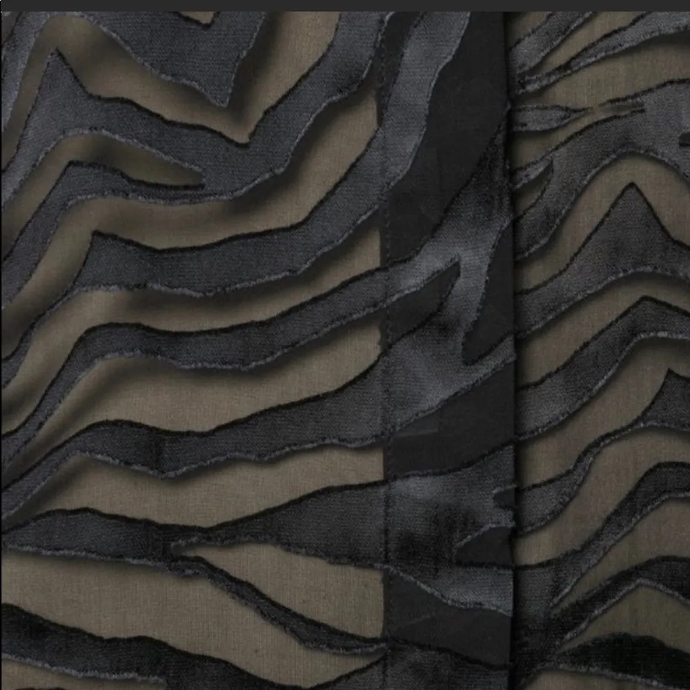 NWT- Alice+Oliviq Jeannie bow collar tiger stripe blouse size XS - Image 9