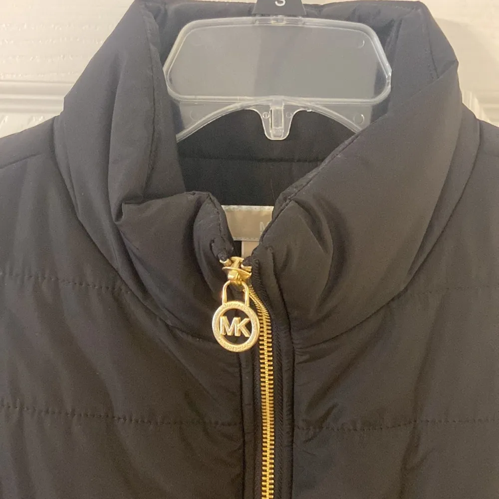 MICHAEL KORS Women’s Vest size 1X  zipper front gold length 28” bust 46” black - Image 2