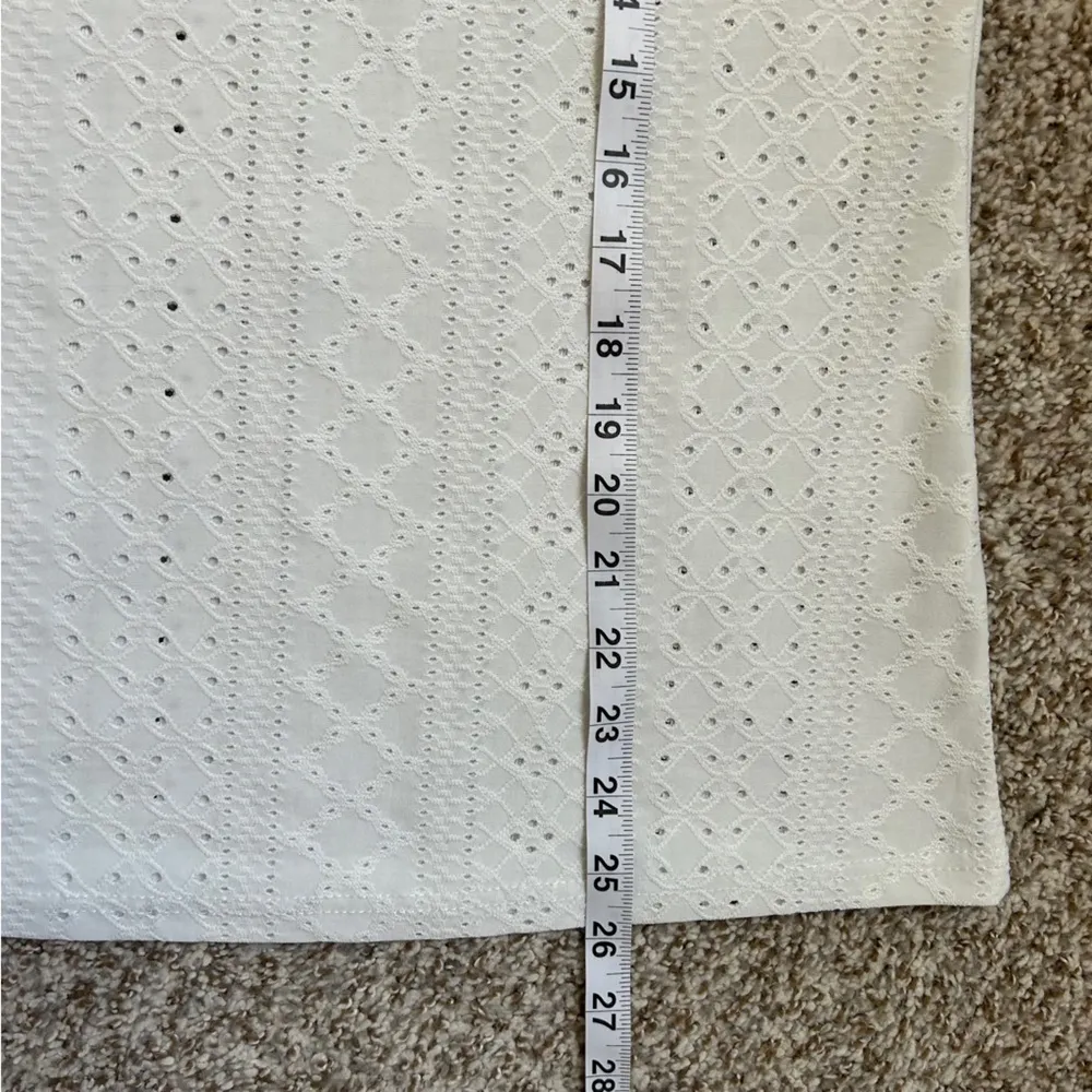 🦋 White Cream Eyelet V - Image 7