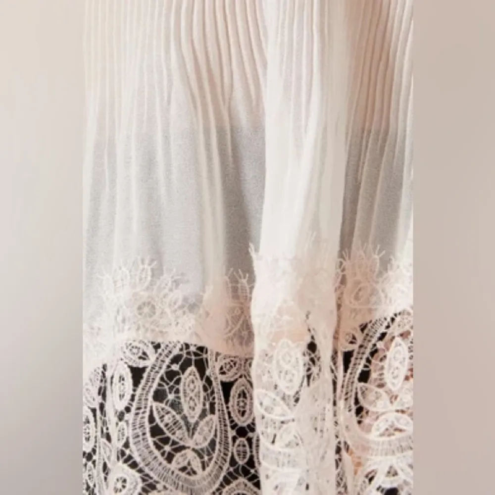 CLUB MONACO  Zameeka Ruffled Top size small - Image 2