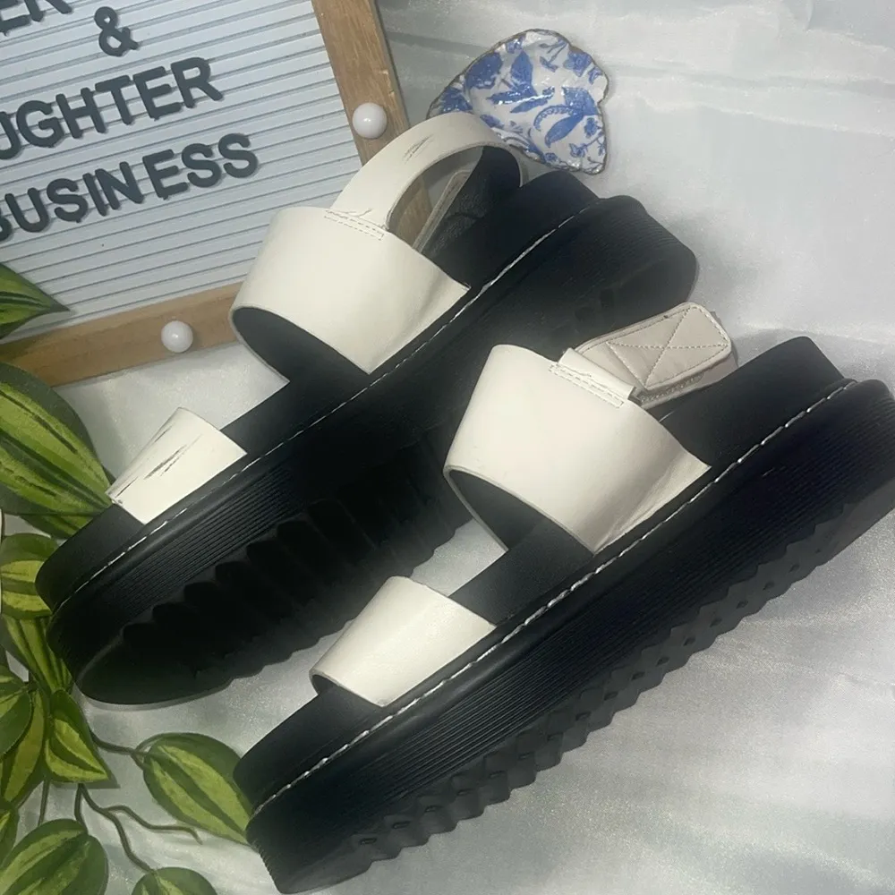 White and Black Chunky Platform Open Toe Strap Sandals Size 8 Limelight … - Image 2