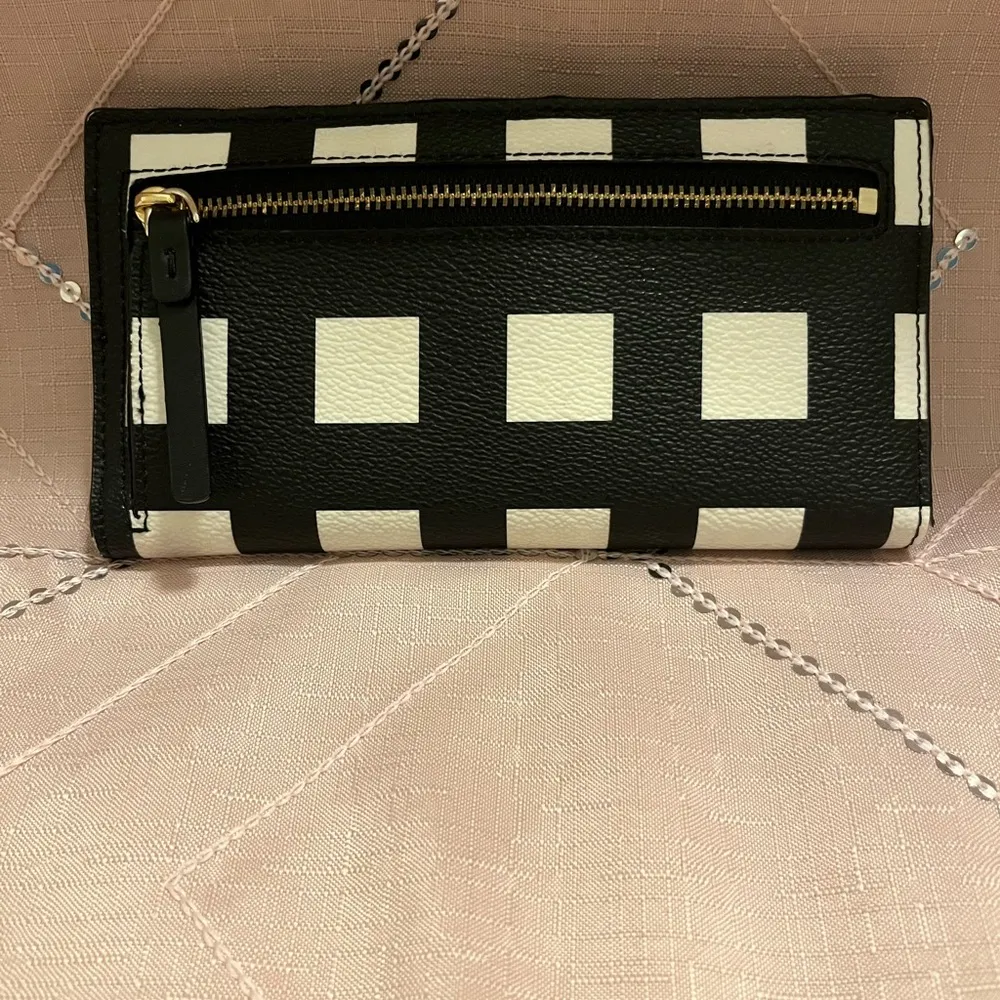 This is a very cool leather Kate spade clutch wallet - Image 2
