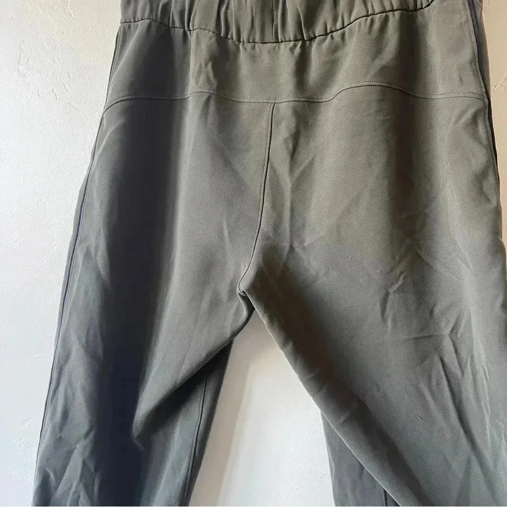 Lululemon On the Right Track Pant Size 10 Dark Olive / Black - Image 10