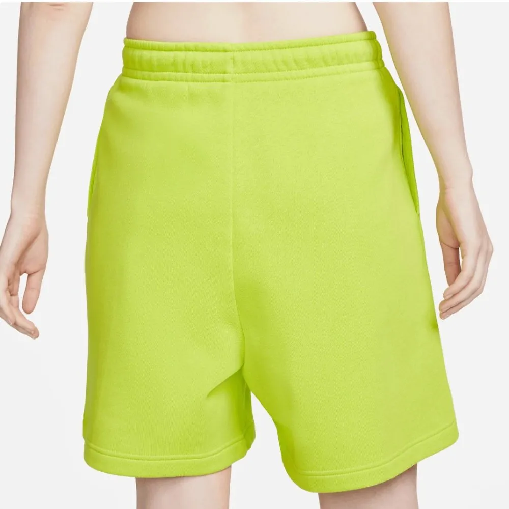 NWT NIKE WOMEN'S ESSENTIAL FLEECE SHORT ATOMIC GREEN - Image 2