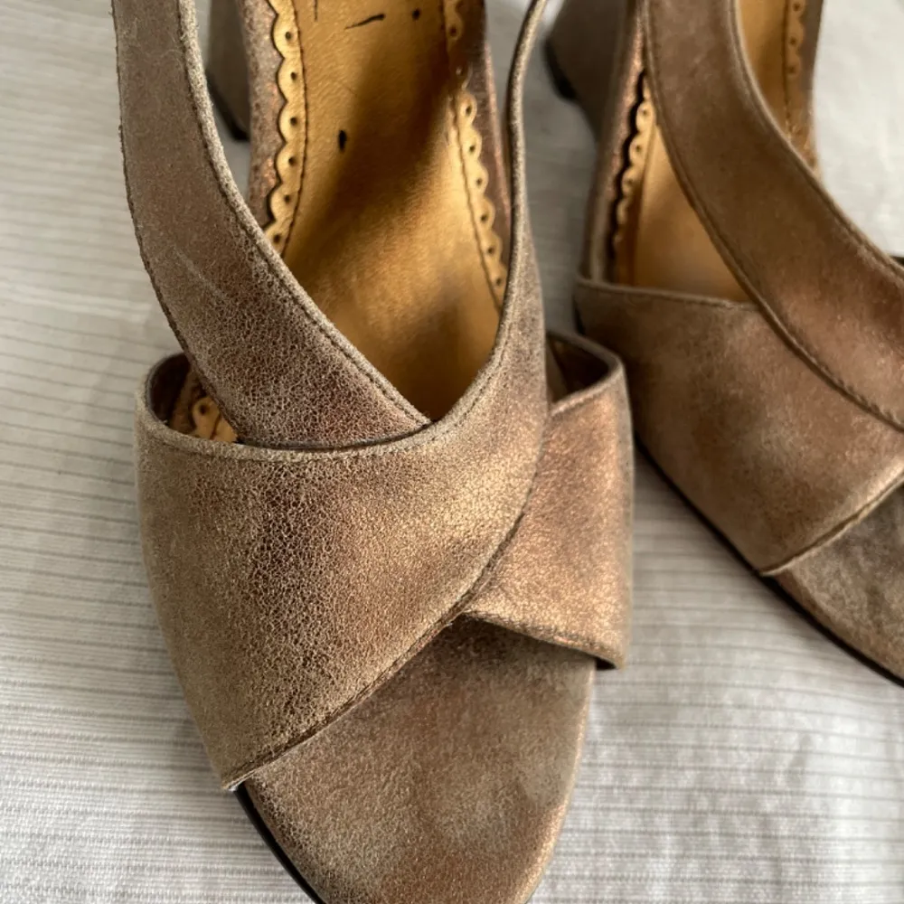 Anne Klein bronze wedge heels - Image 3