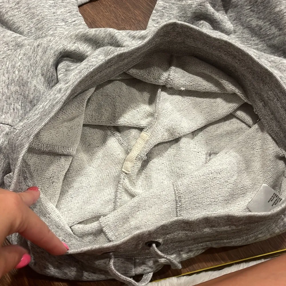 Uniqlo Small Joggers - Image 5