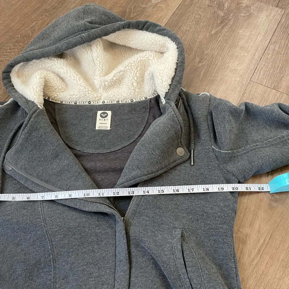 Roxy grey hooded zip up Peacoat style jacket Sherpa lined Women’s size medium - Image 12