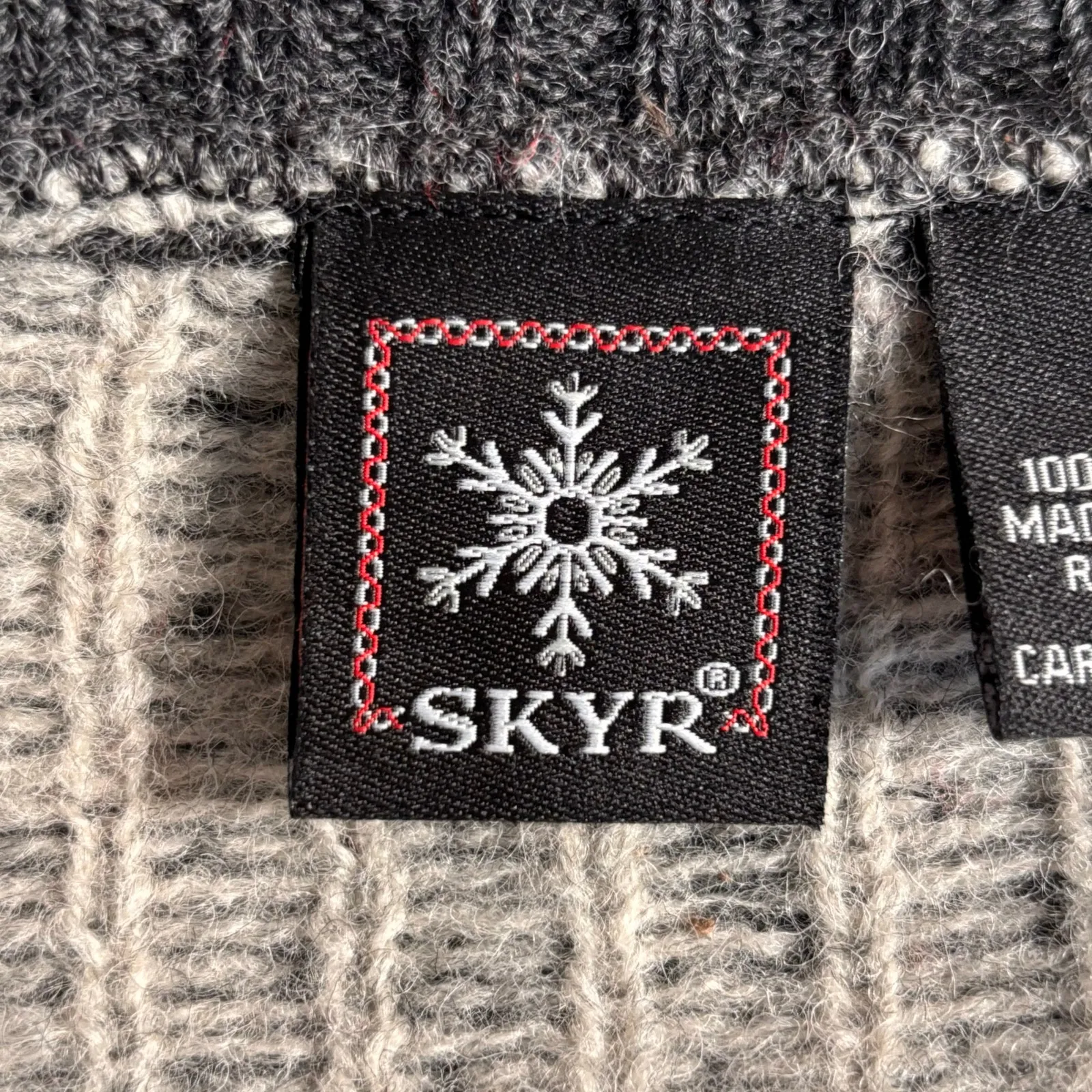 Skyr Wool Nordic Zip Sweater Gray Red Fair Isle Snowflake Knit Small Winter Ski - Image 9