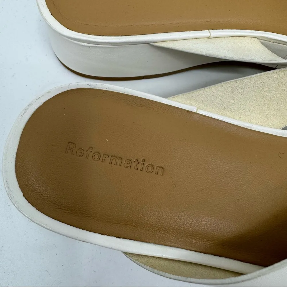 Reformation Zayne Platform Thong Sandal in White - Image 5