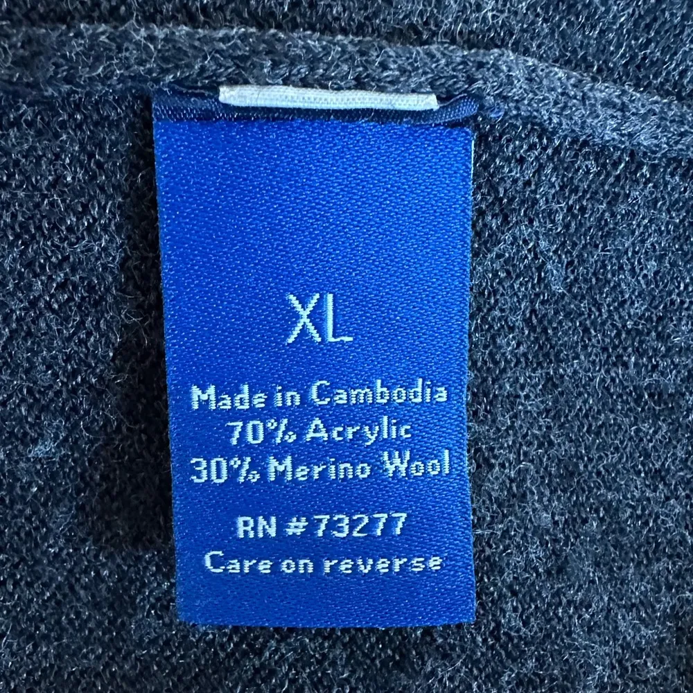 Merino Blend V-Neck Sweater. - Image 5