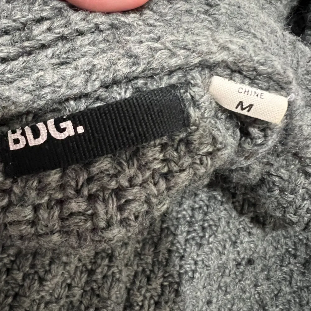 BDG V Neck Grey Knit Cardigan Size M - Image 5