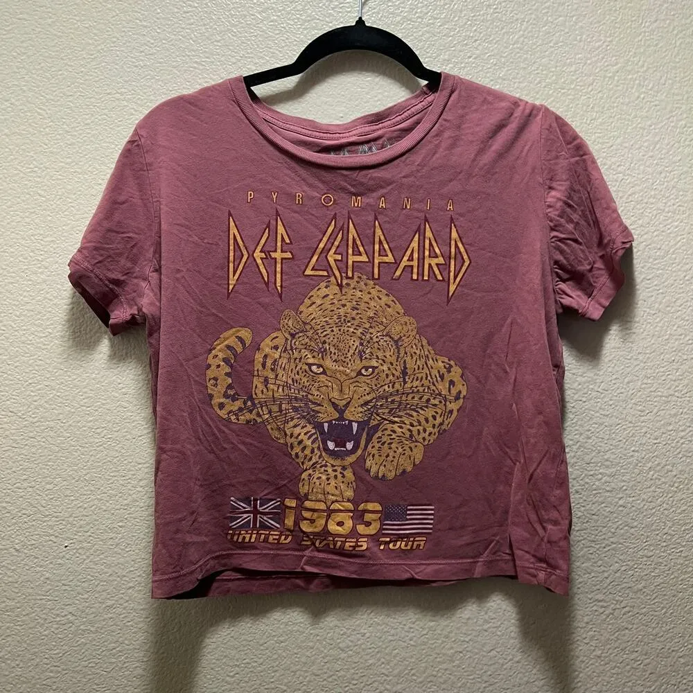 Def Leopard by Goodie Two Sleeves Red Cropped Graphic Tee T-Shirt Size Large - Image 2